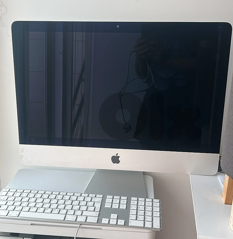 Excellent condition imac desktop, with keyboard (late 2015) 21.5inch