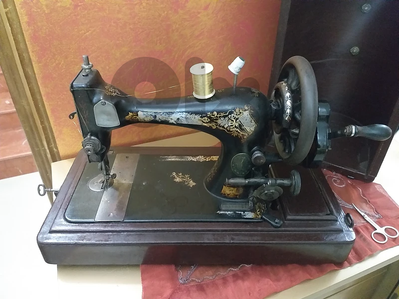 vintage singer sewing machine