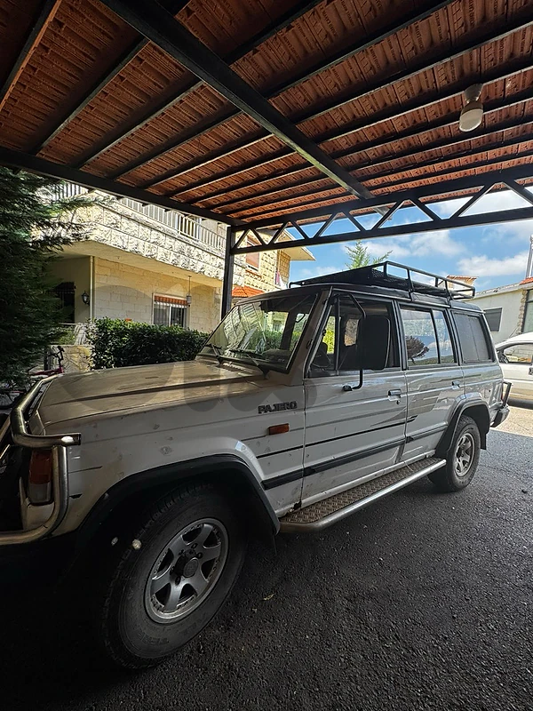 Mitsubishi Pajero 1990 1990