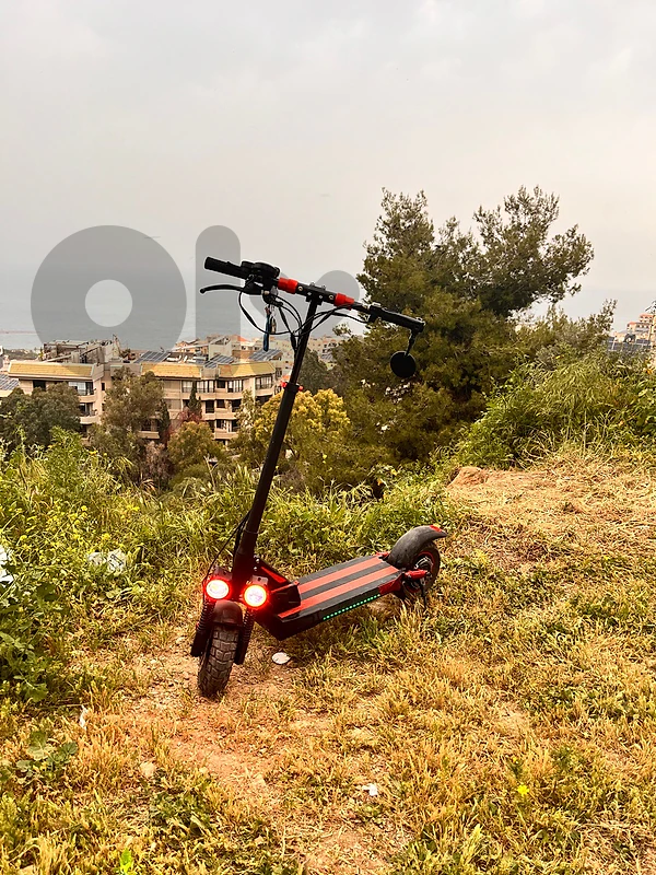 scooter used good quality  60 kmh  good quality  with helmet w charger