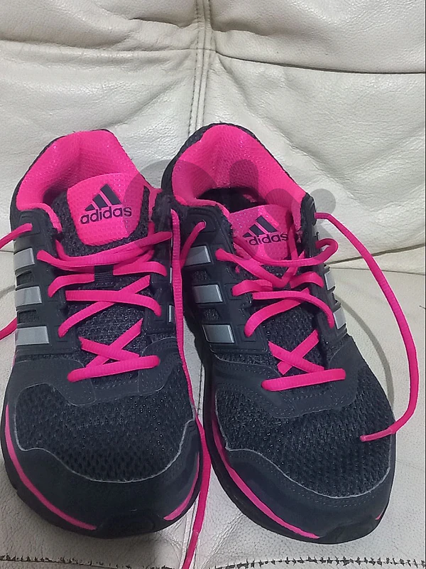 adidas Questar Boost