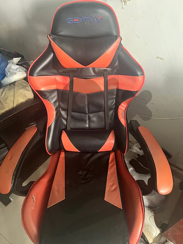 GEATIX Gaming Chair – Black & Red – Adjustable Gaming/Office Chair