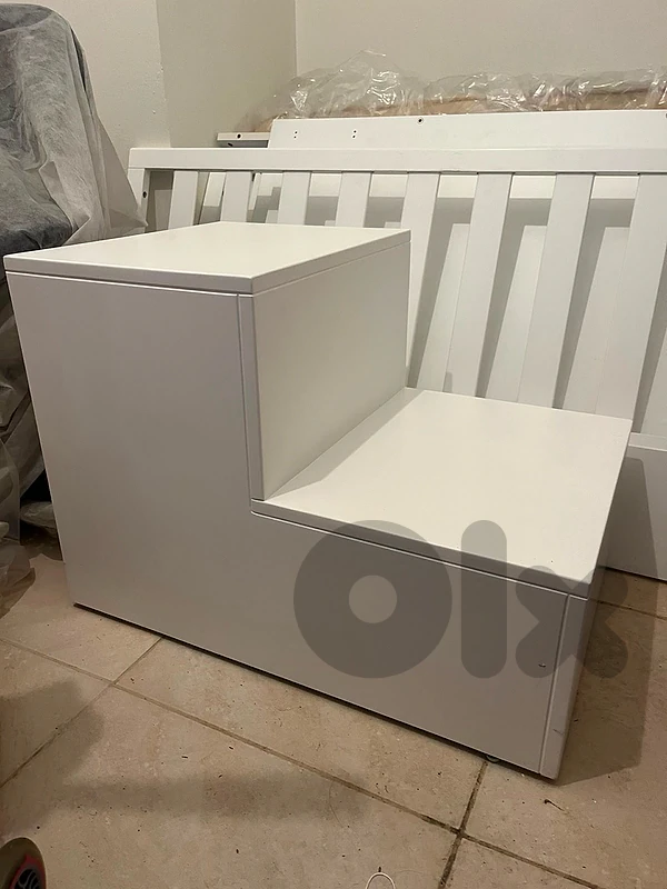 Kids storage stairs