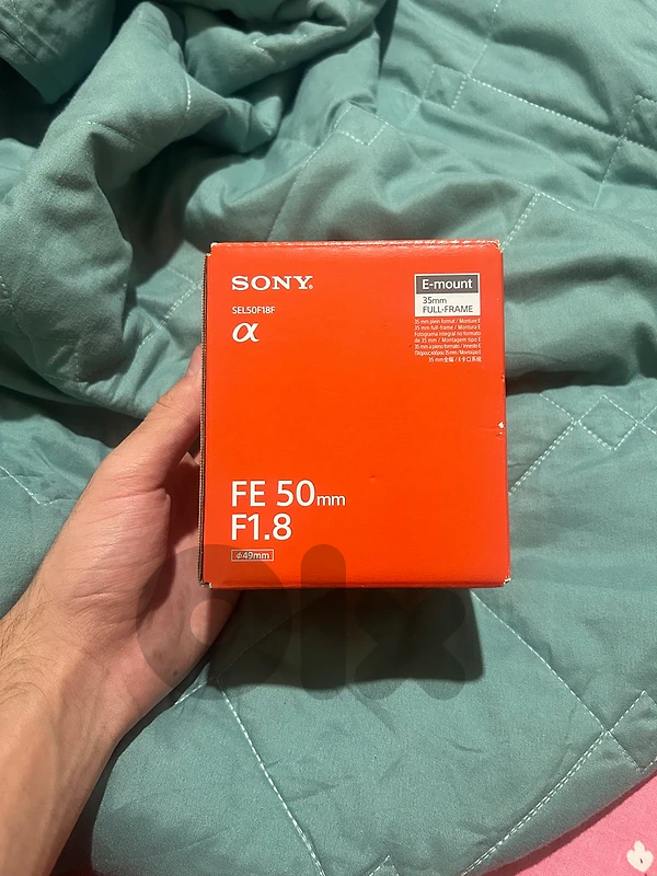 sony lans 50mm , 1.8 f