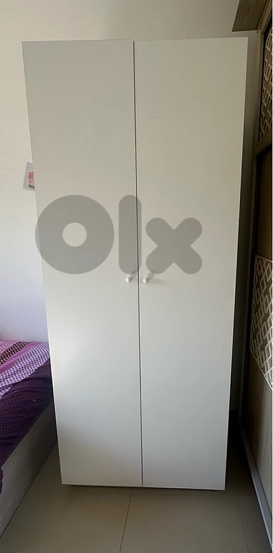 خزانة درفتين لون ابيض شبه جديدة bedroom closet white