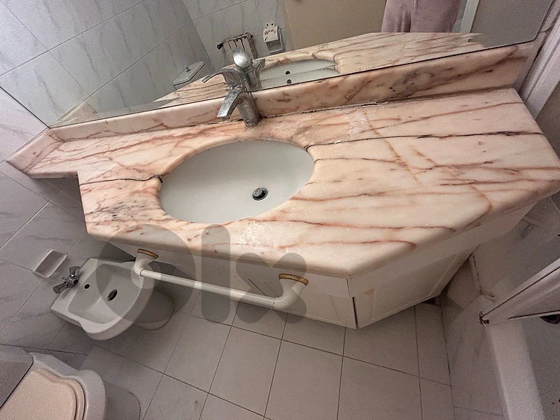 marble counter & sink