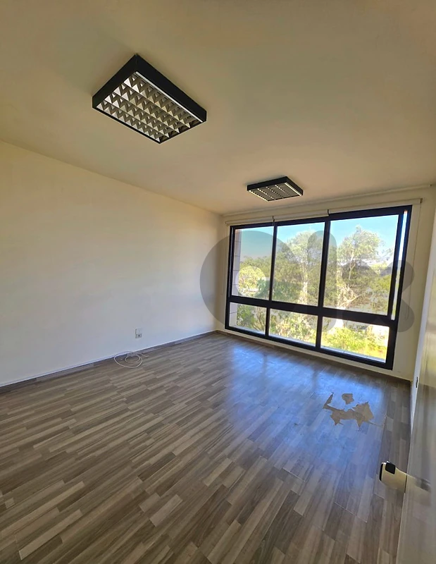 High end Office for rent in Hazmieh مكتب للايجار في الحازمية
