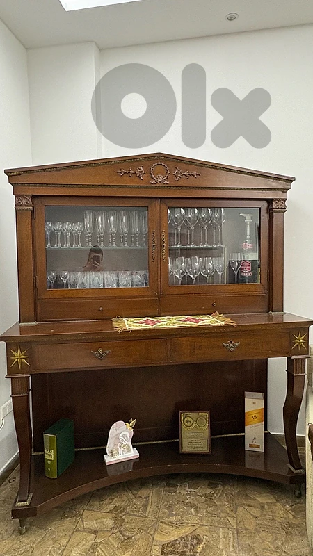 Wooden buffet with glass cabinet -  بوفيه سفرة خشب مع فيترين زجاج