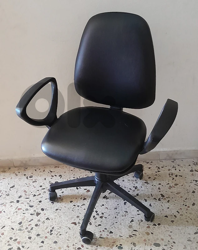 كرسي مكتب بحالة جيدة جدا