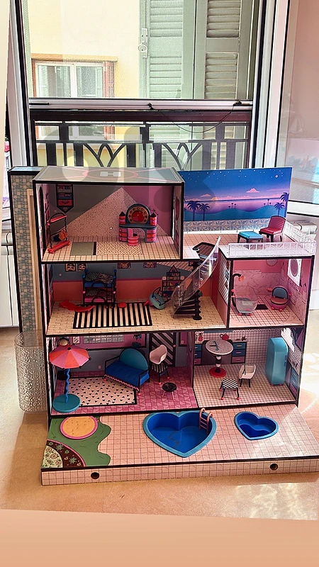 LOL O.M.G Dollhouse