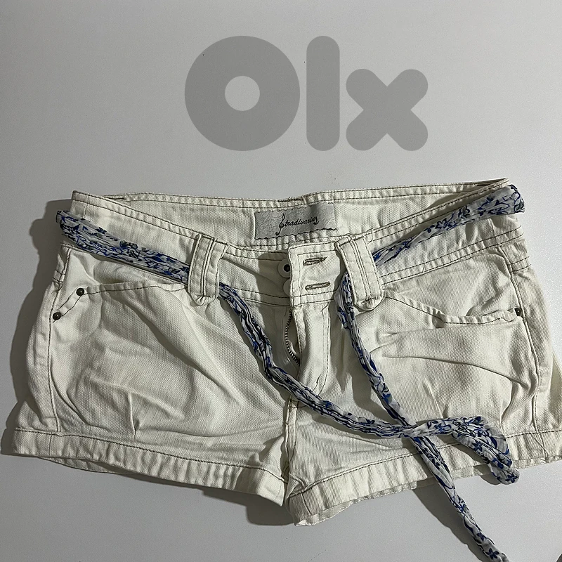 Vintage Stradivarius Off-White Denim Shorts with Blue Floral Tie Belt