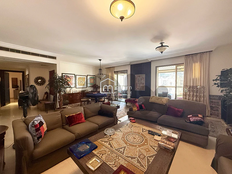 220 Sqm - Apartment For Sale in Ain Mreisseh