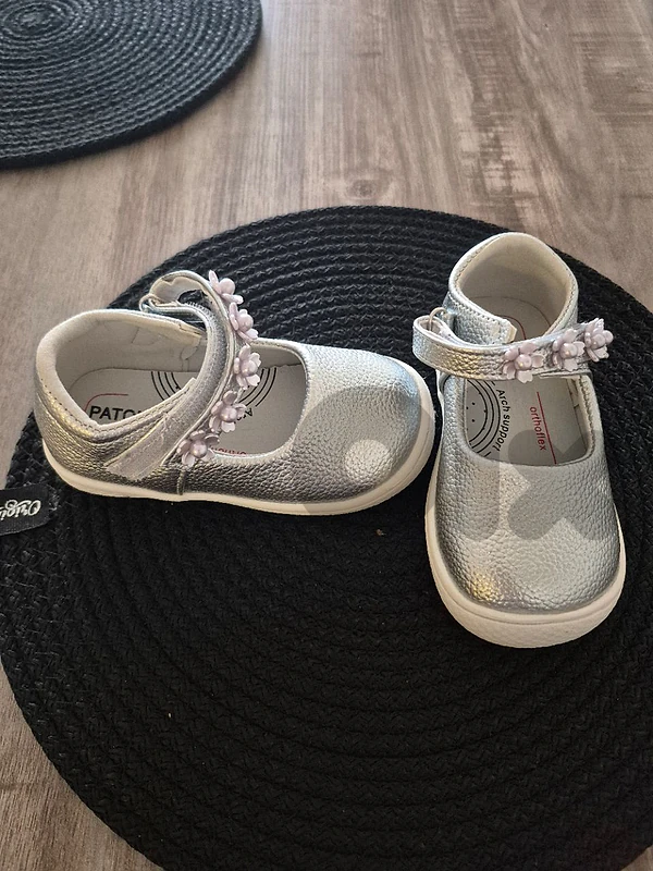 girl silver shoes