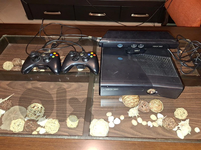xbox 360 like new with kinect and many games xbox 360 like new with kinect and many games