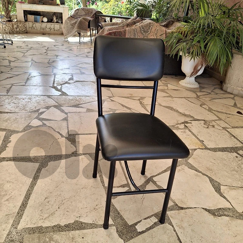 chairs كراسي وطاولات