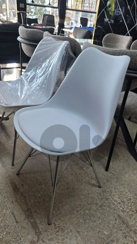 كرسي ليلي منجد  LILI CHAIR
