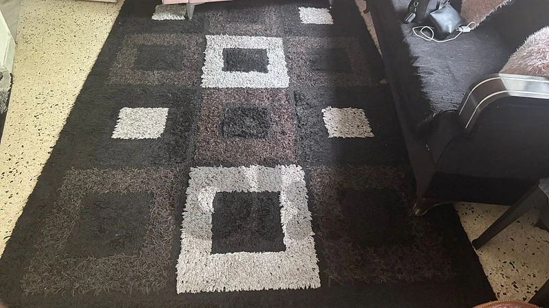 2 silver carpet