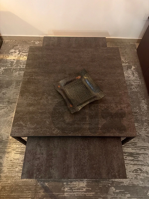 middle table