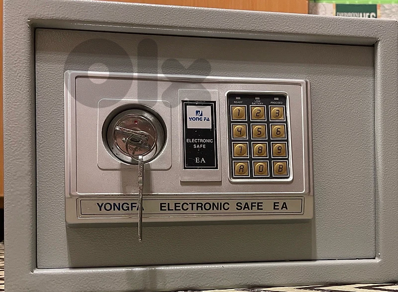 YONGFA Electronic Safe – خزنة حديد إلكترونية + مفتاح
