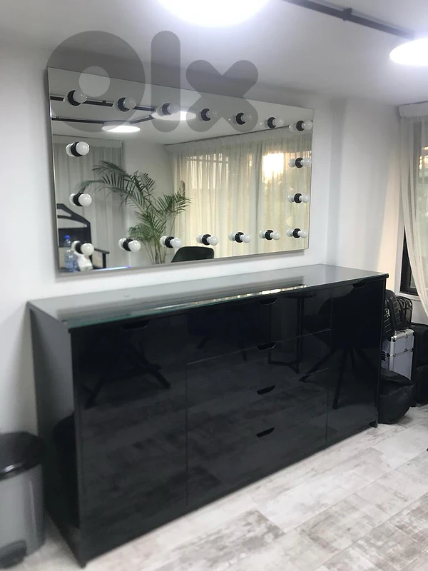 makeup table and mirror
