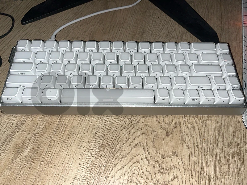 attack shark x68maxhe in starlight white color which is rare