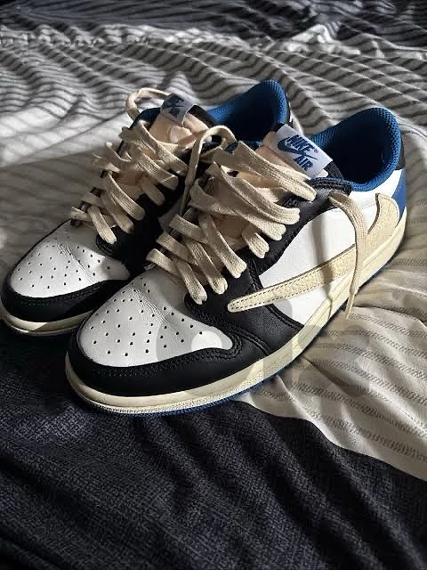 Jordan 1 low Fragment x Travis Scott