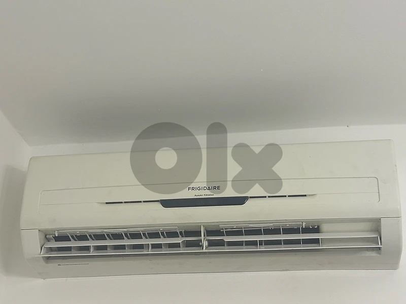 ac frigidaire 12000btu  like new