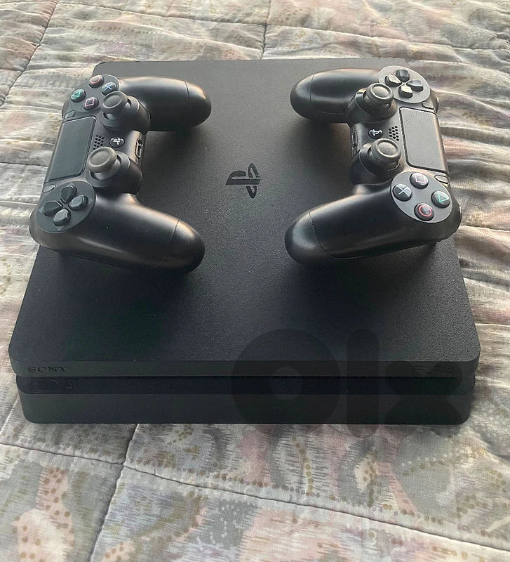 ps4 slim b3da jdideh bel lkartouneh