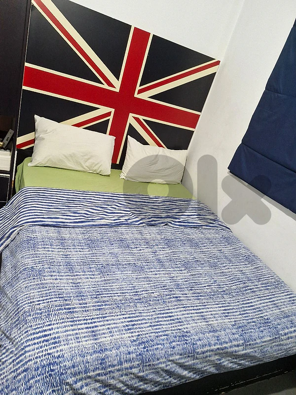 bedroom double bed