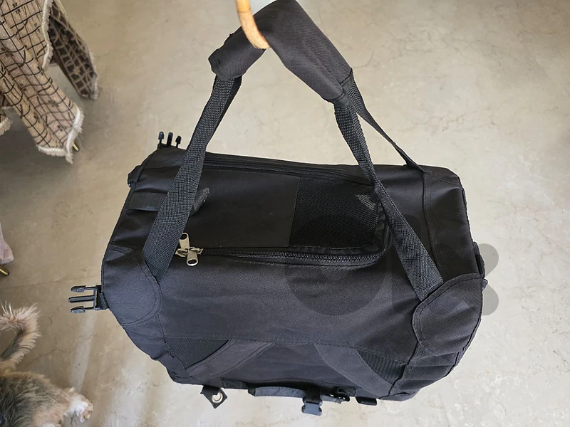bag to carry the dog