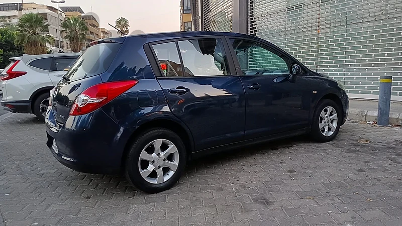Nissan Tiida 2010 tiida