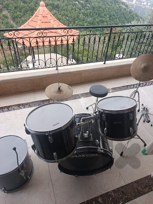 Maxtone Drum Set with Cymbals, Stands & Stool