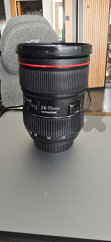 canon lens 24.70 f.2.8 EF