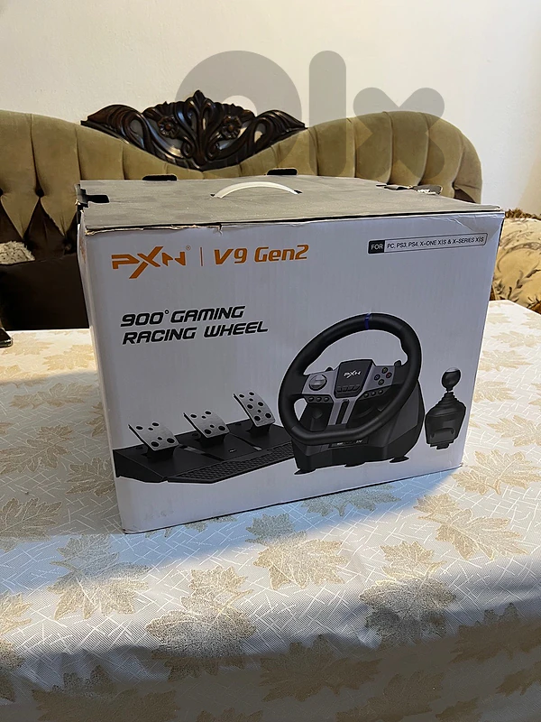 console stearing wheel used oly one day with it’s stuff