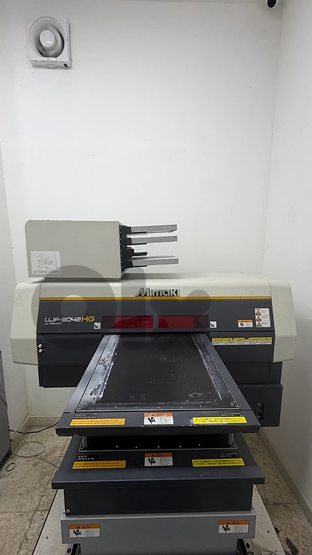 Mimaki UJF-3042HG professional UV flatbed printer