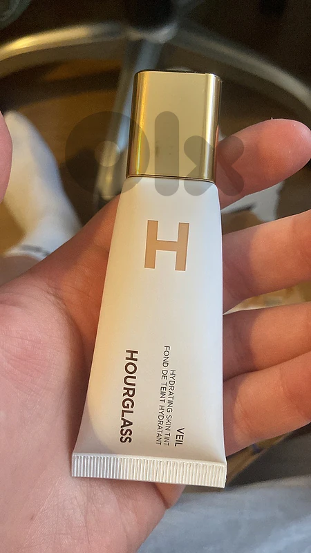 HOURGLASS Veil Hydrating Skin Tint – Original