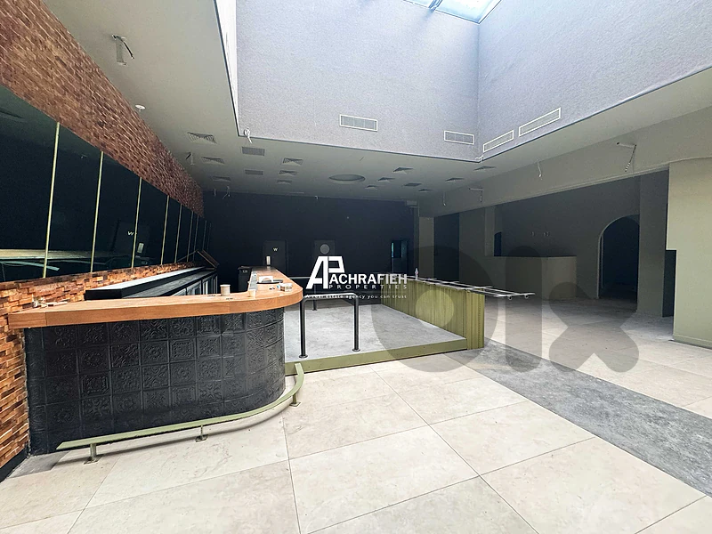 2 Floors - 244 Sqm - Restaurant For Sale in Monot