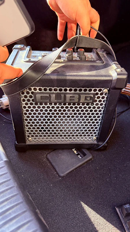 For sale, Roland Micro Cube GX.