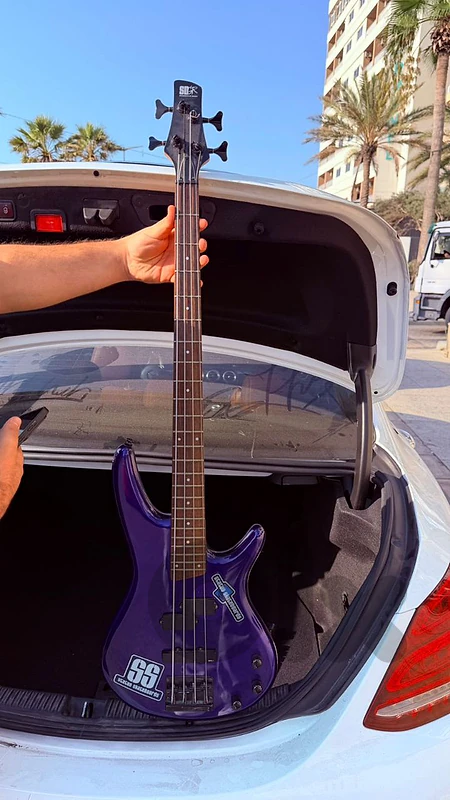 Ibanez Soundgear SDGR series bass.