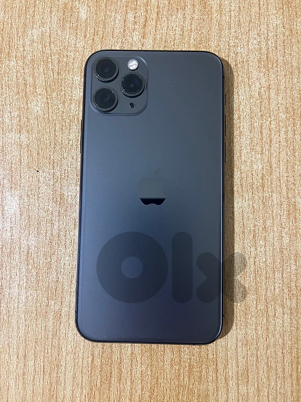 � iPhone 11 Pro 256GB — نظيف جدًا |