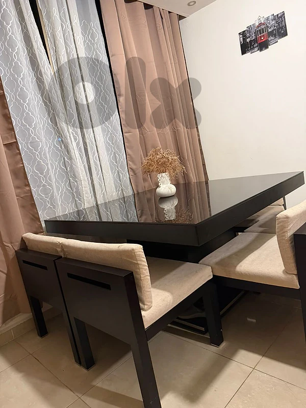 طاولة سفرة و غرفة جلوس dining table and living room