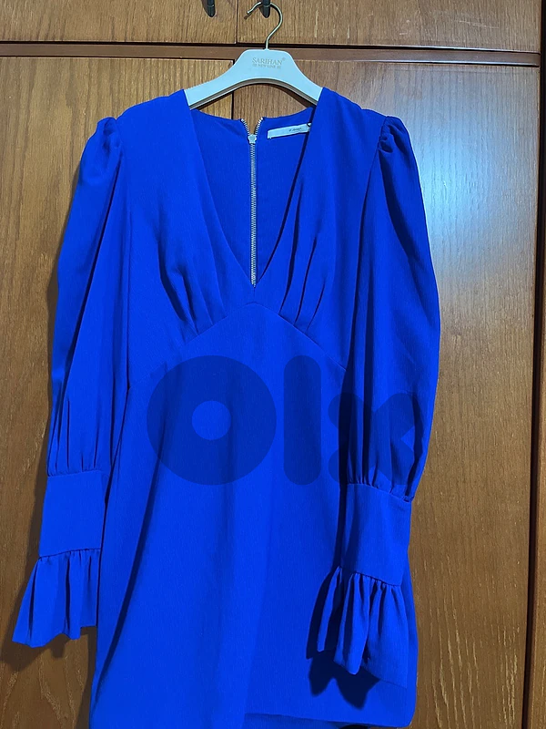 blue dress