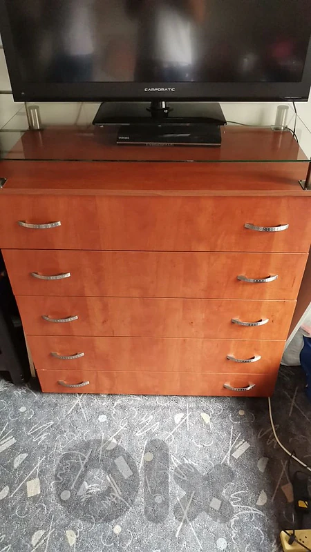 Reddish-Brown Cabinet خزانة بنية محمرة مع ٥ أدراج