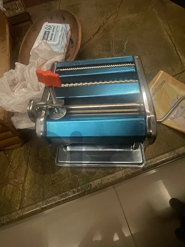 Noodle presses machine