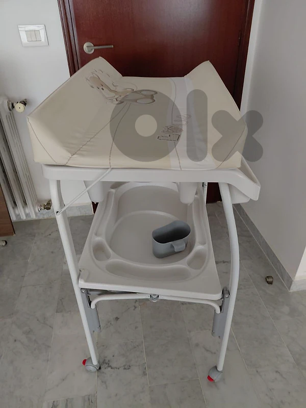 Baby stamding bathtub and changing table