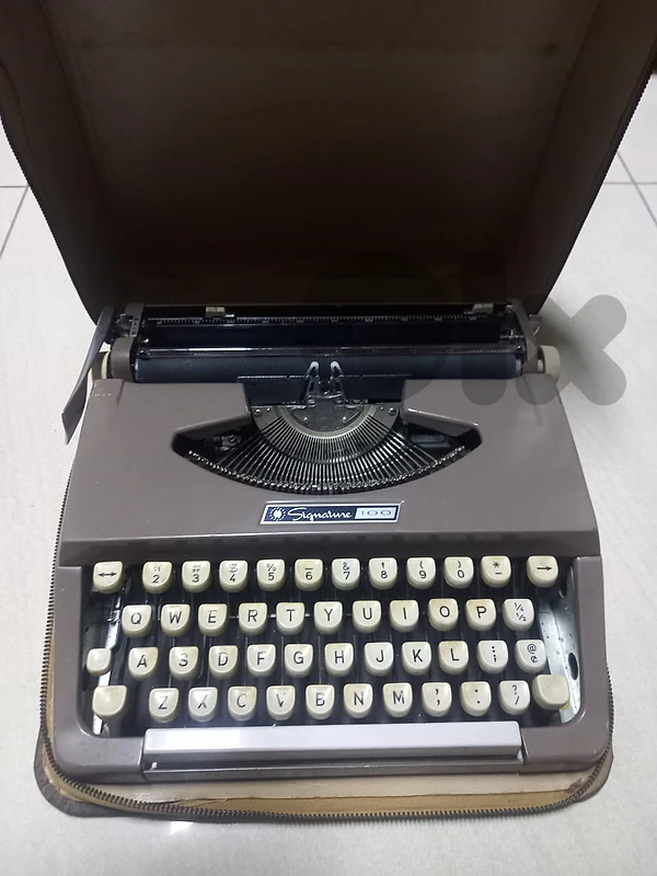 1963 Brothers Montgomery Ward Signature 100 Portable Typewriter workin