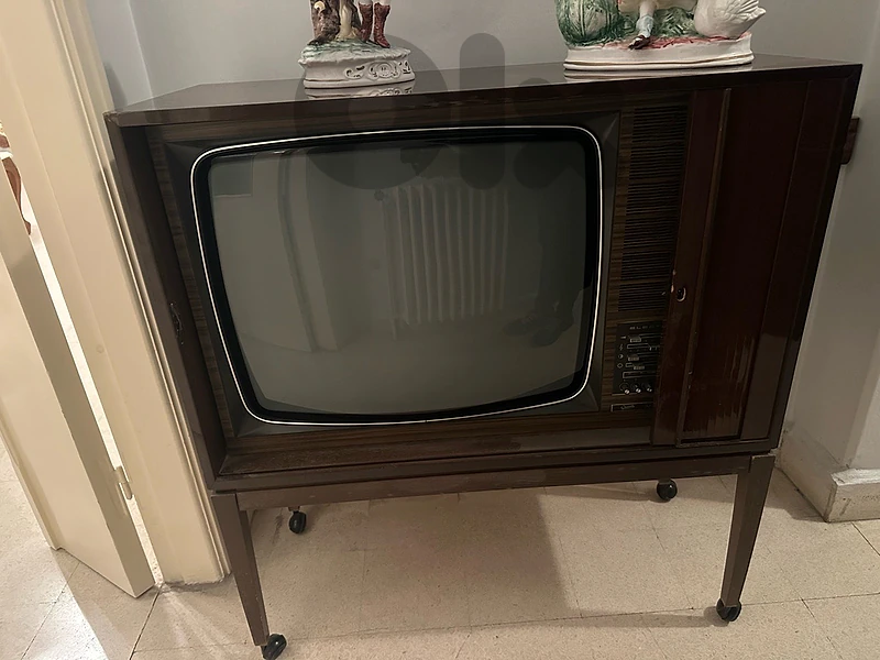 Rare Vintage Retro TV Cabinet on Wheels