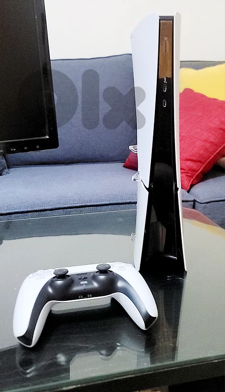 PS5 SLIM EUROPE AND MONITOR like new