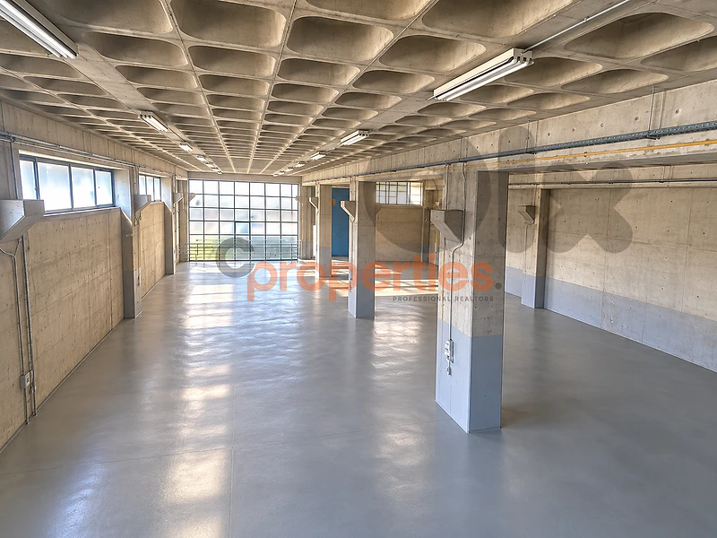 Warehouse/Showroom For Rent In Mkalles -CPHJ72-مستودع الايجار في الكلس