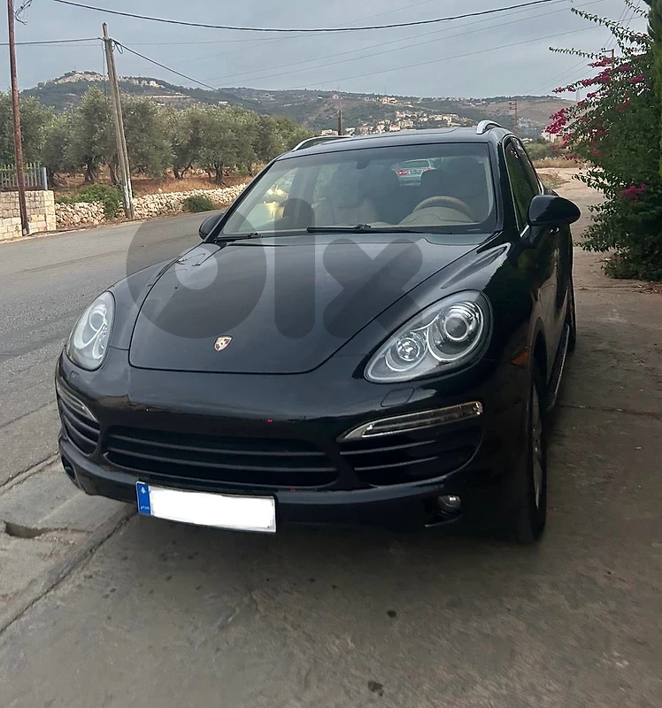 Porsche Cayenne 2012 V6 for sale due to travel (للبيع بداعي السفر)